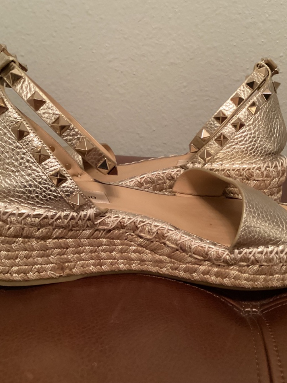 Valentino Garavani Rockstud Flatform Ankle-Strap Espadrille Sandals - Picture 9 of 9